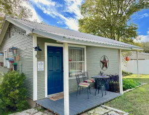 Image of Cottage with pool in historic downtown