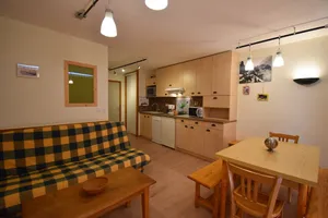Image of VAUJANYLOCATIONS - Claret II Apt 12