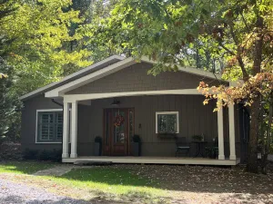 Image of West Knoxville - Guest Cottage in Private Wooded Neighborhood