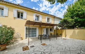 Image of Awesome Home In Chateuneuf De Gadagne