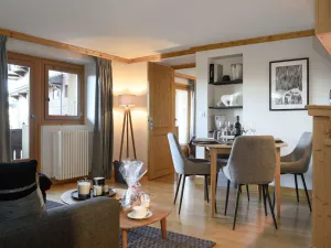Image of Appartement rénové avec balcon - Centre de Courchevel 1850, proche remontées mécaniques - FR-1-564-87