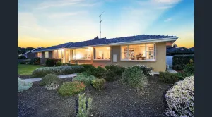 Image of Waterfront Port Foreshore SpiritOf Tasmania View Geelong 12stay Pool next Avalon