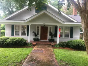 Image of Historic Downtowncottage\/pet okOriginal art\/Gourmet kitchen stunning renovation