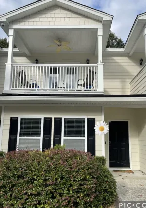 Image of Family sized townhome! Close to Shipyard Park. Long term stays welcome!