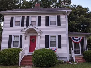 Image of Cheerful three-bedroom Cottage