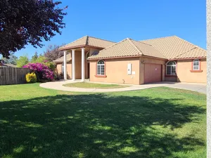 Image of Clare Ct. Villa King master bedroom 5bedroom\/4Bath w\/Game Room