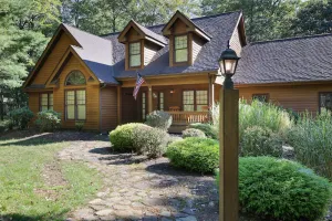 Image of NEW Contemporary Chalet 5 Bed/3 Bath in Split Rock
