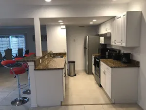 Image of Spacious Townhome Minutes from UTC Mall, SRQ Airport, Siesta Key & Downtown