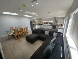 Image of High Spec Large 6 Bedroom House!