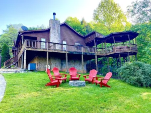 Image of Smoky Mountain Huge deck Hottub PoolT PetFriendly