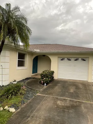 Image of Cozy Canal Cottage close to beaches.