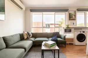 Image of Escape to a Tree Top Retreat in Vibrant Elwood!