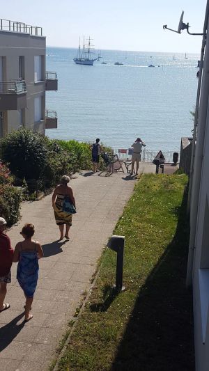 Image of Beach access 50m away with no street to cross