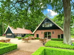 Image of Chic and classic country house with 4 bathrooms