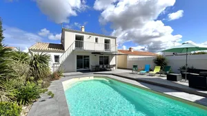 Image of Maison Tout Confort Bord de Mer, Piscine, 140m², 5 bedrooms