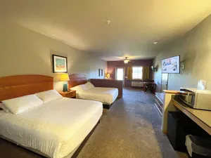 Image of Double Queen Hotel Room @ Spring Brook Resort