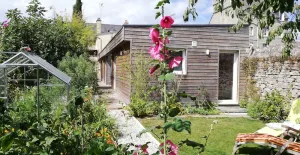 Image of Single-storey house in green garden Dinan center
