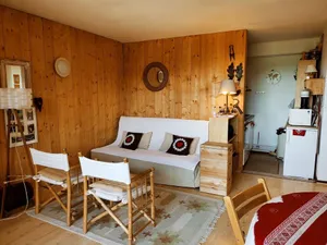 Image of Ski-in\/Ski-Out Apartment 45m² for 6 with Balconies, Parking, and Family Amenities