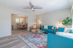 Image of This house is a 3 bedroom(s), 1.5 bathrooms, located in Gas City, IN.