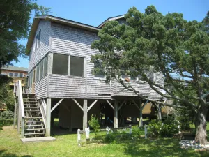 Image of Blue Heaven: Secluded, at the end of a quiet lane, lookout deck.