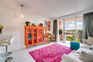Image of Coconut Grove Retreat, bayviews, 1 park incl, wkspace, Smart TV, Pool\/hottub\"
