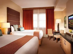 Image of Spacious Lodge Suite + Hot Tub + Pool
