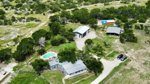 Image of The Yella Dilly Ranch, Sleeps 20! Peaceful Oasis, Pool, Jacuzzi, Events!