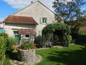 Image of Charming Cottage with Terrace & Closed Yard in Pont-la-Ville