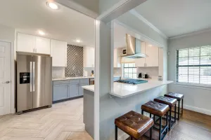 Image of Cheerful home, sleeps 9, outdoor grill +dining!!!