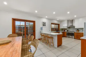 Image of Mira Mara - 100m to Hooper's Beach - Pets Welcome - Outside Only