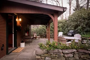 Image of Intimate Lake Cottage In Northeast Pennsylvania