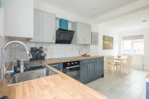 Image of Beautiful Family Home With Garden - Near River Cam