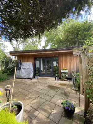 Image of Thistle Lodge - Quiet Garden lodge with off road parking