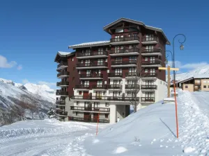 Image of 8-bed apartment, 3 bedrooms, 2 bathrooms, balcony, slope views