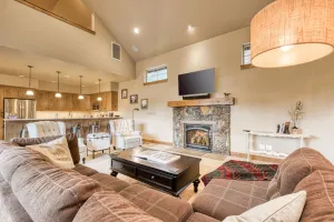 Image of Downtown Sisters home w\/ private hot tub & fenced yard - dogs welcome