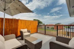 Image of Barefoot Beach House -30 Second Walk to Swimming Beach, Amazing Bay & Hill views