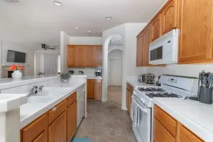 Image of Cheerful 3-Bedroom Home close to Airport\/downtown