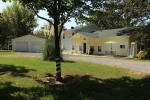Image of Tranquil Bay House on Lake Tenkiller near Tahlequah
