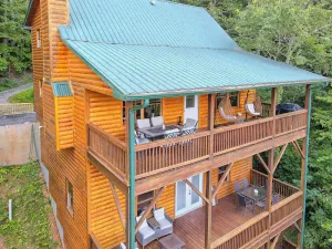 Image of Stunning Log Cabin w\/ Spectacular Mtn. Views min. from Downtown Clayton, GA!