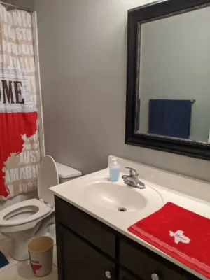 Image of Modern Apt B · 2 Bedrooms\/2 Bathrooms — Great Location!