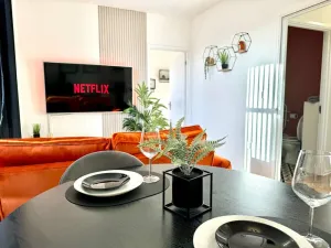 Image of Guest Choice! Apartment Smart Tv Parking Sofa Bed