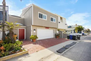 Image of 3441O Mollies by the Sea