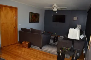 Image of Maroon 5 Private home in quiet neighborhood