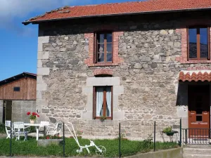 Image of Countryside Retreat: Cozy 1BR Cottage, Farm Visit, Private Garden, Near Saint-Etienne