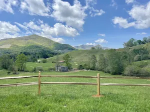 Image of Charming condo w\/Stunning Mountain Views near Downtown WJ