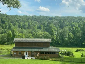 Image of 3 Minutes to Downtown Blue Ridge. Fully updated barn Studio.