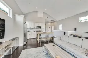 Image of West Oakland 3br2ba Top Floor Flat Ideal For Bus