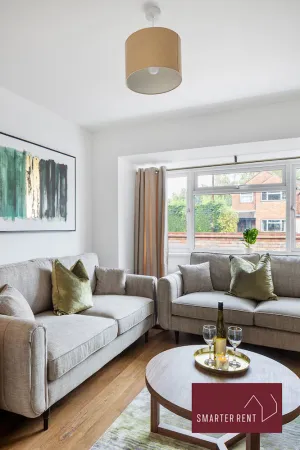 Image of Woking -Garden Driveway Parking 4Bed