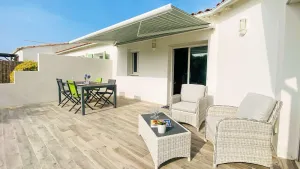 Image of Pretty villa close to shops, cycle paths