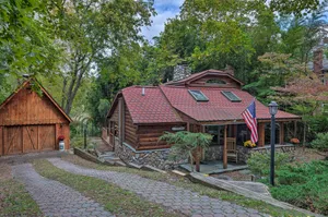 Image of Remote Long Island Lakefront Cabin w\/ Deck & Grill